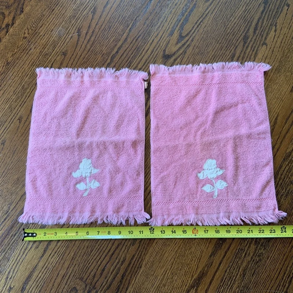 VTG Pair Retro Floral  Pink Hand Towels Callaway 60s 70s Fringe Rose Embroidered